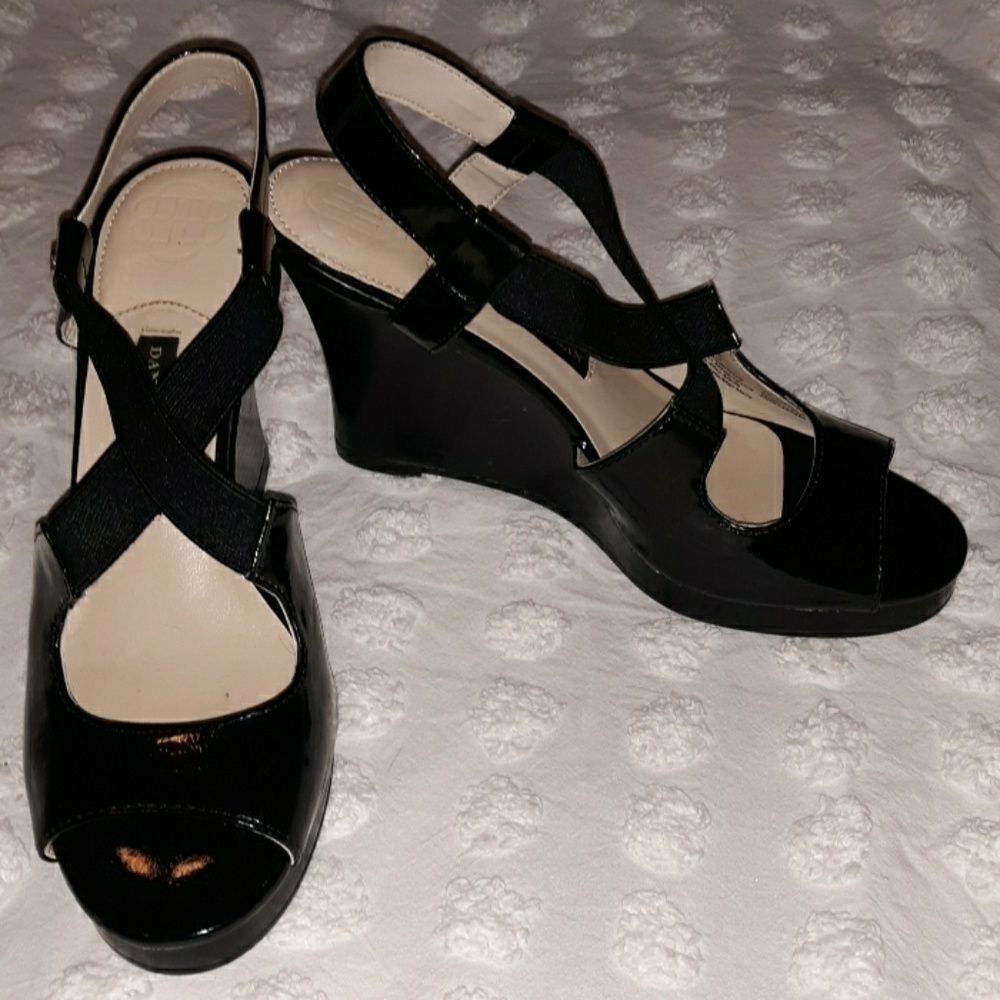 Dana Buchman Jaden Black Patent Pleather Wedges 8½